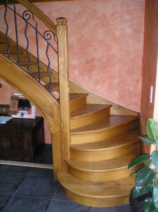 Escalier et ses marches arrondies