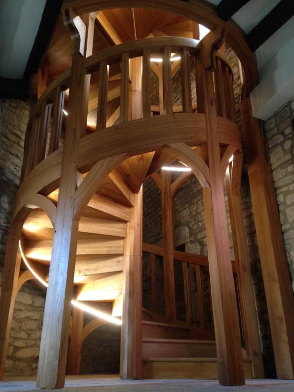 Escalier bois chêne à vis St Gilles