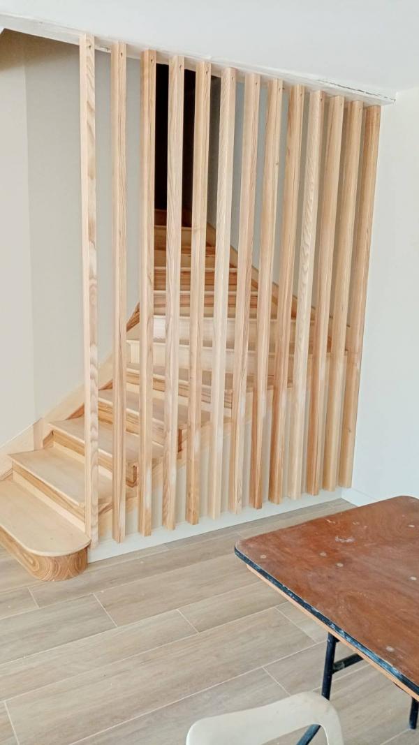 Escalier bois 2/4 tournant et son garde corps déco