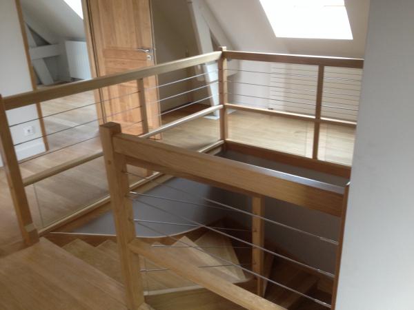 Escalier bois 2/4 tournant et son garde corps